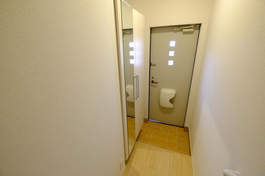 玄関　写真は別室です