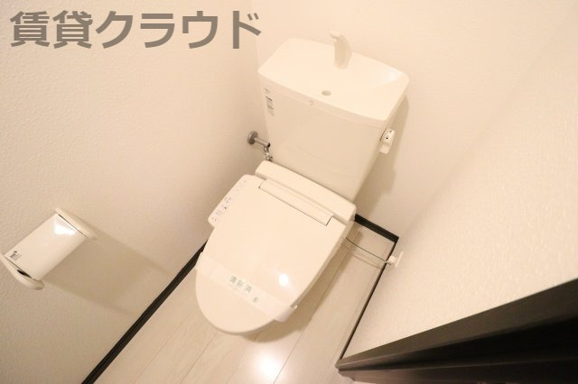 トイレ　あると嬉しい温水洗浄便座付きです！