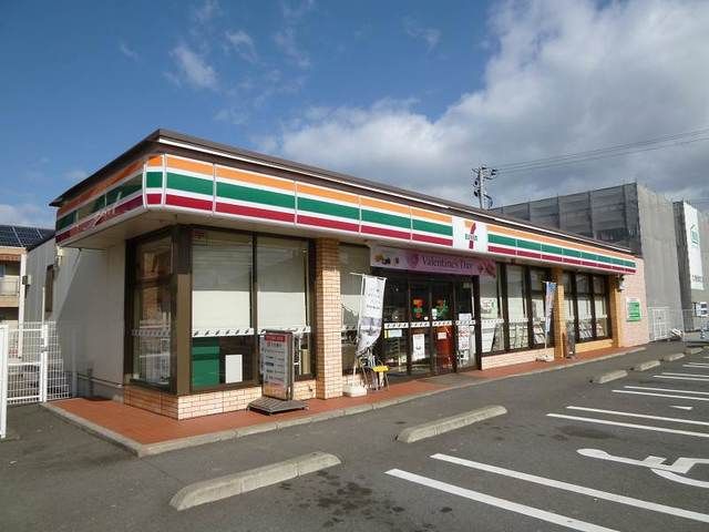 コンビニ　セブンイレブン（コンビニ）まで700m