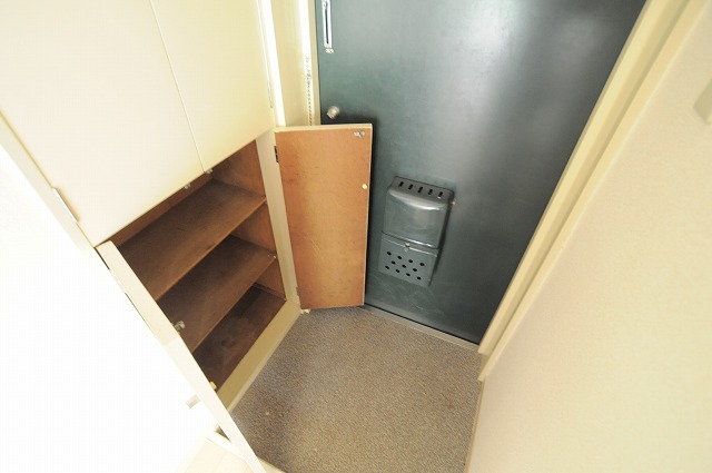 玄関　※別部屋参考写真