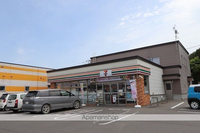 コンビニ　セブン－イレブン安平早来店（コンビニ）まで825m