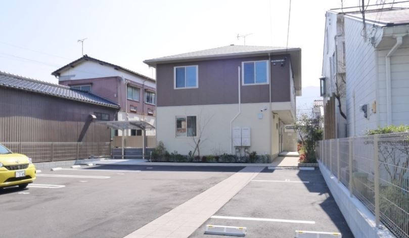 駐車場　駐車場があるので、車を買う予定の方も安心です