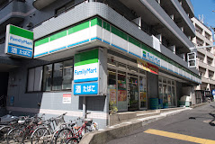 コンビニ　ファミリーマート 金井窪山手通り店（コンビニ）まで408m