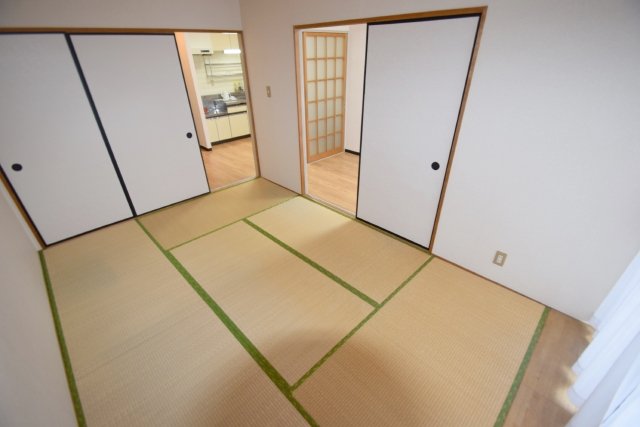 居室・リビング　6帖あります(o^―^o) 前回募集時の写真です