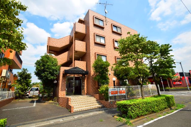 建物外観　総タイル張りの外観