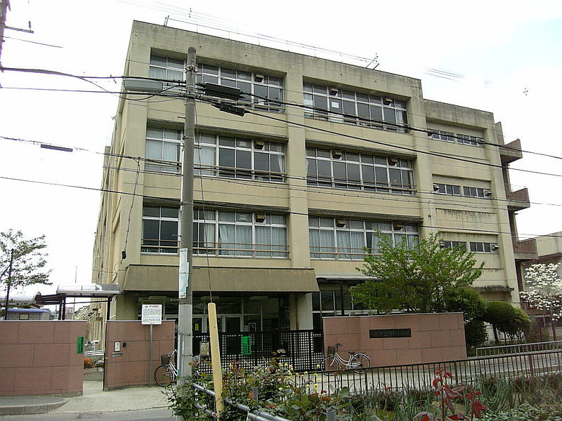 小学校　八尾市立用和小学校（小学校）まで462m