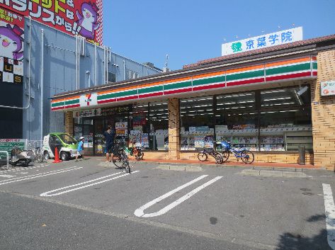 コンビニ　セブンイレブン千葉稲毛海岸駅前店（コンビニ）まで761m