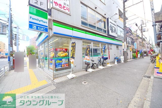 コンビニ　ファミリーマート黄金町駅前店（コンビニ）まで170m