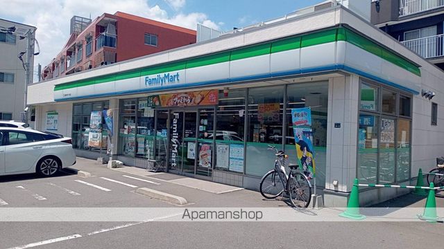 コンビニ　ファミリーマート福岡井尻六ツ角店（コンビニ）まで680m