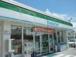 コンビニ　ファミリーマート東十条店（コンビニ）まで70m
