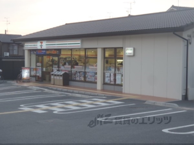 コンビニ　セブンイレブン深草大亀谷店（コンビニ）まで750m