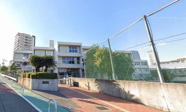 小学校　豊中市立新田小学校（小学校）まで667m