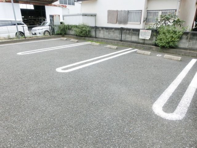 駐車場　敷地内駐車場あります