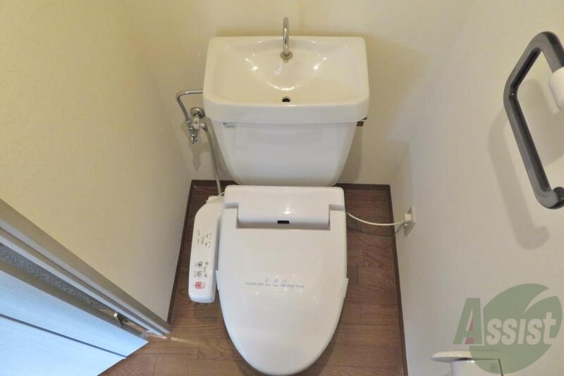 トイレ　トイレには、温水洗浄便座機能が付いています。