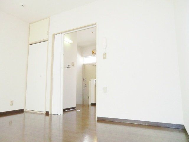 居室・リビング　明るい室内