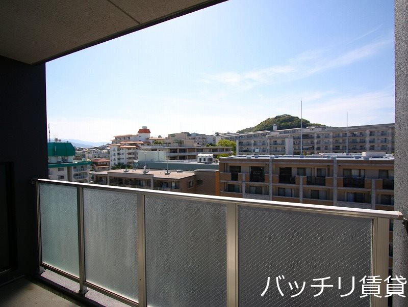 バルコニー　別号室タイプの為、現状を優先いたします