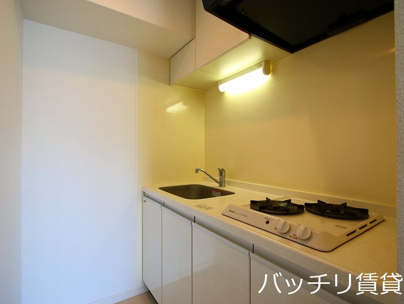 キッチン　別号室タイプの為、現状を優先いたします