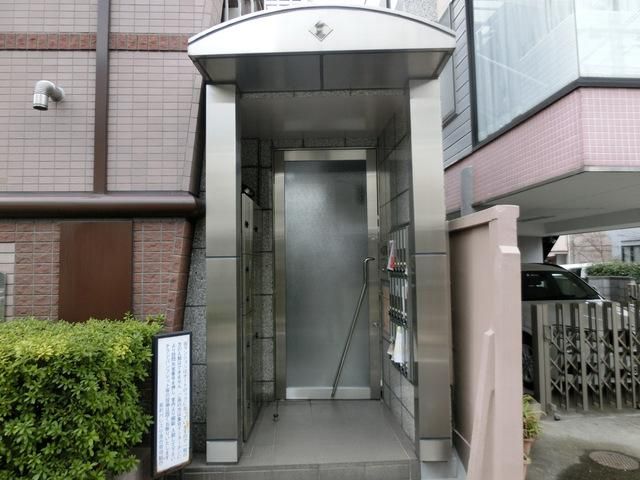 エントランス　オートロック付きのエントランス