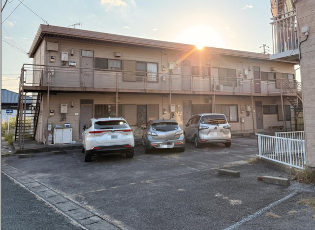 駐車場　敷地内駐車場付きで毎日の車利用も便利です。