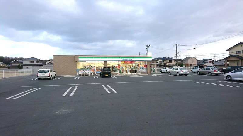 コンビニ　ファミリーマート岡山国府市場店（コンビニ）まで711m