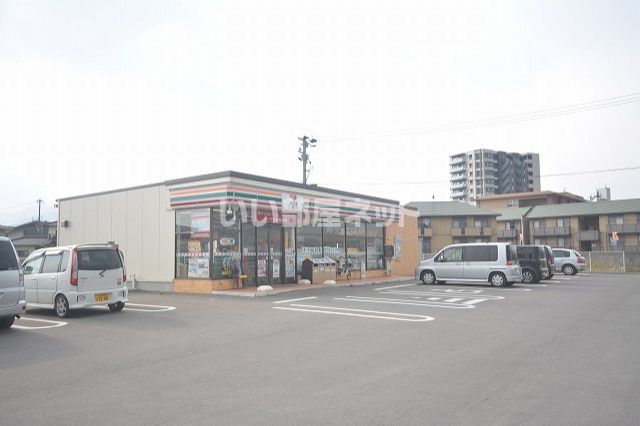 コンビニ　セブンイレブン　中曽根東2丁目店（コンビニ）まで528m