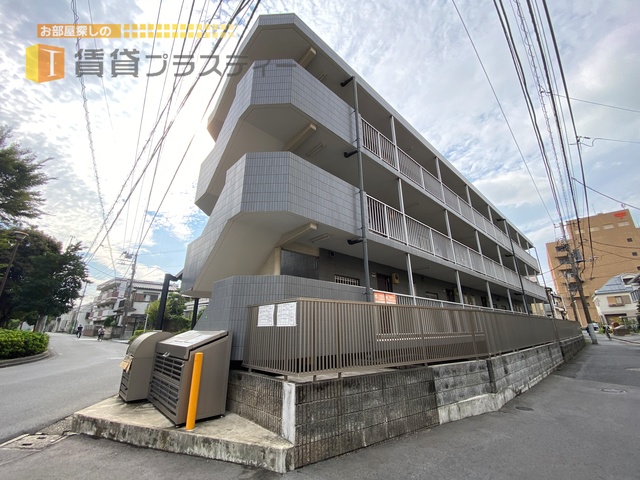 建物外観　リノベーションって聞くと心躍りますね