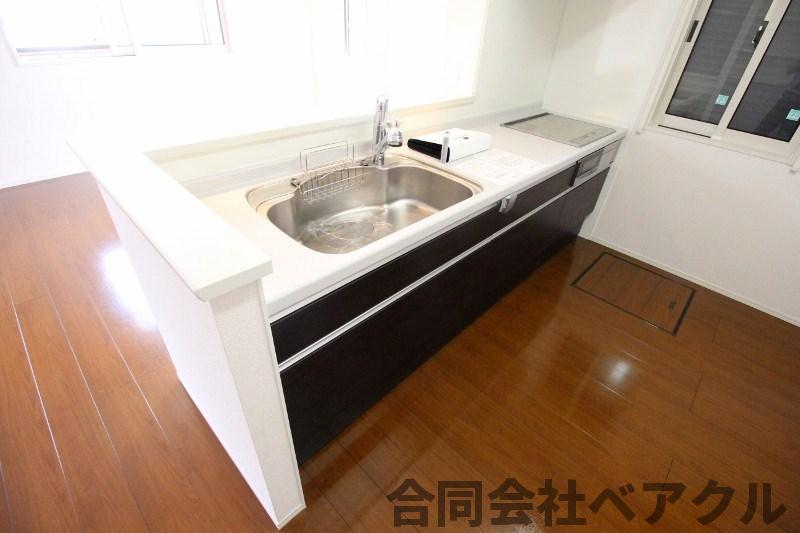 キッチン　コンパクトなキッチンで掃除もラクラク