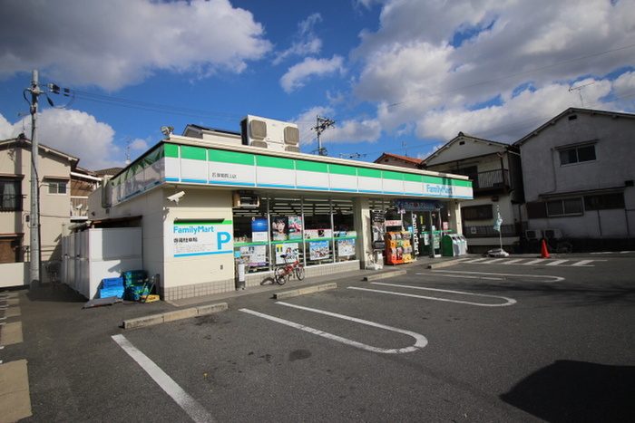 コンビニ　ファミリーマート（コンビニ）まで780m
