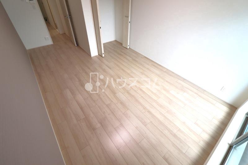 ＪＲ片町線 忍ケ丘駅 徒歩5分 3階建 築1年の居間写真