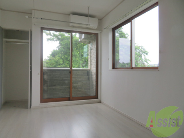 居室・リビング　白基調のお部屋は、部屋が明るく広く感じますね。