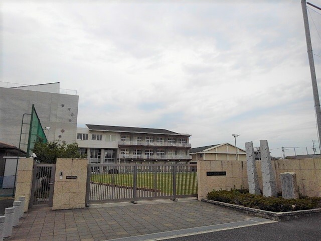 小学校　坂出市立坂出小学校（小学校）まで1400m
