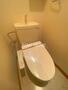 トイレ　温水洗浄便座付きのトイレです。