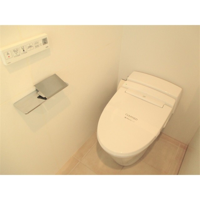 トイレ　温水洗浄機能便座（２３０４）
