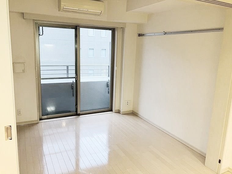 居室・リビング　※別部屋の参考写真です。