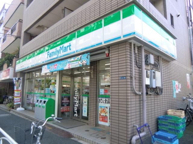 コンビニ　ファミリーマート（コンビニ）まで251m
