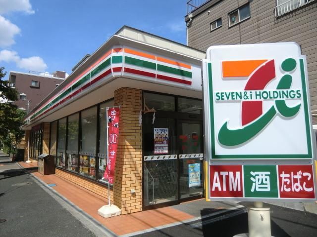 コンビニ　セブンイレブン（コンビニ）まで136m