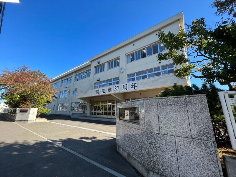 小学校　札幌市立東苗穂小学校（小学校）まで484m