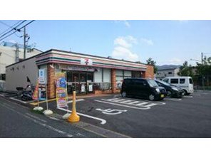 コンビニ　セブン-イレブン東大阪下六万寺町店（コンビニ）まで380m