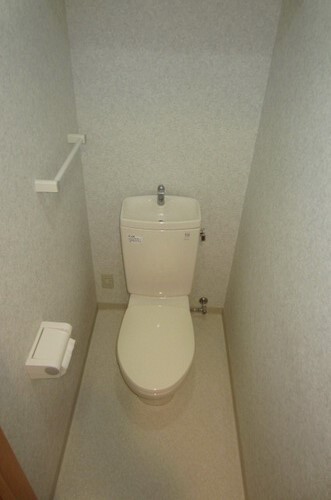 トイレ　清潔感のあるトイレですね。
