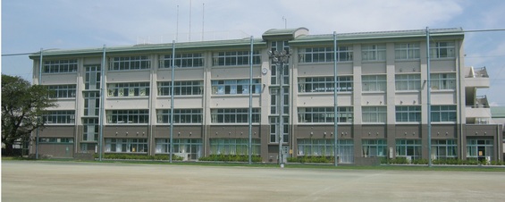 中学校　武蔵村山市立第一中学校（中学校）まで474m