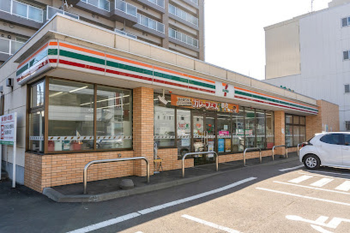 コンビニ　セブン-イレブン 札幌北５条東２丁目店（コンビニ）まで110m