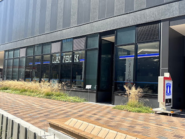 コンビニ　ローソン カレス記念病院店（コンビニ）まで150m