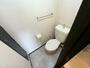 トイレ　こちらはトイレです。清潔感があり、安心して使用できます。