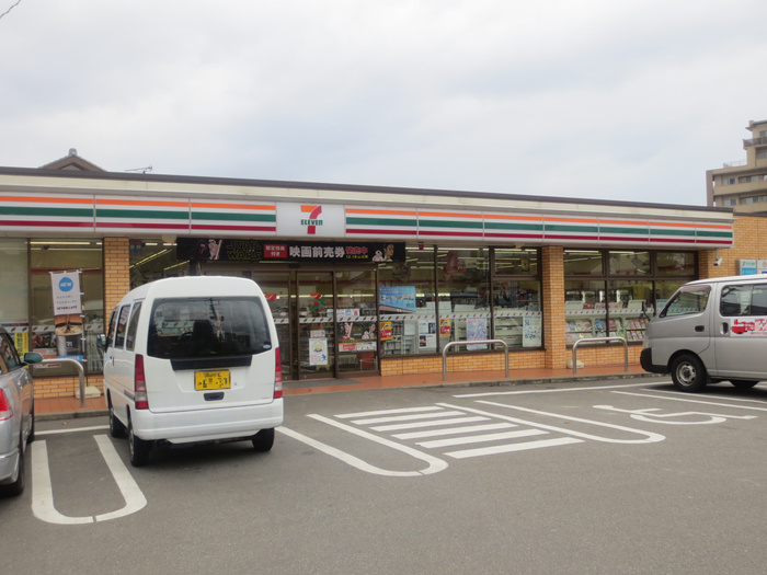 コンビニ　セブンイレブン席田小学校前店（コンビニ）まで678m