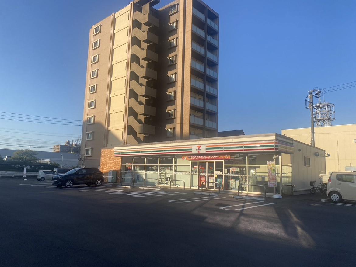 コンビニ　セブンイレブン八幡光明2丁目店（コンビニ）まで740m