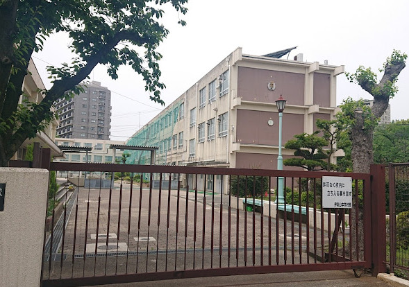 中学校　名古屋市立伊勢山中学校（中学校）まで537m
