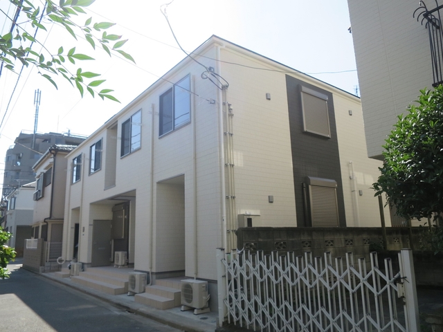 建物外観　閑静な住宅街にたたずむアパートです。