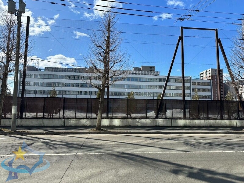 中学校　札幌市立中央中学校（中学校）まで721m