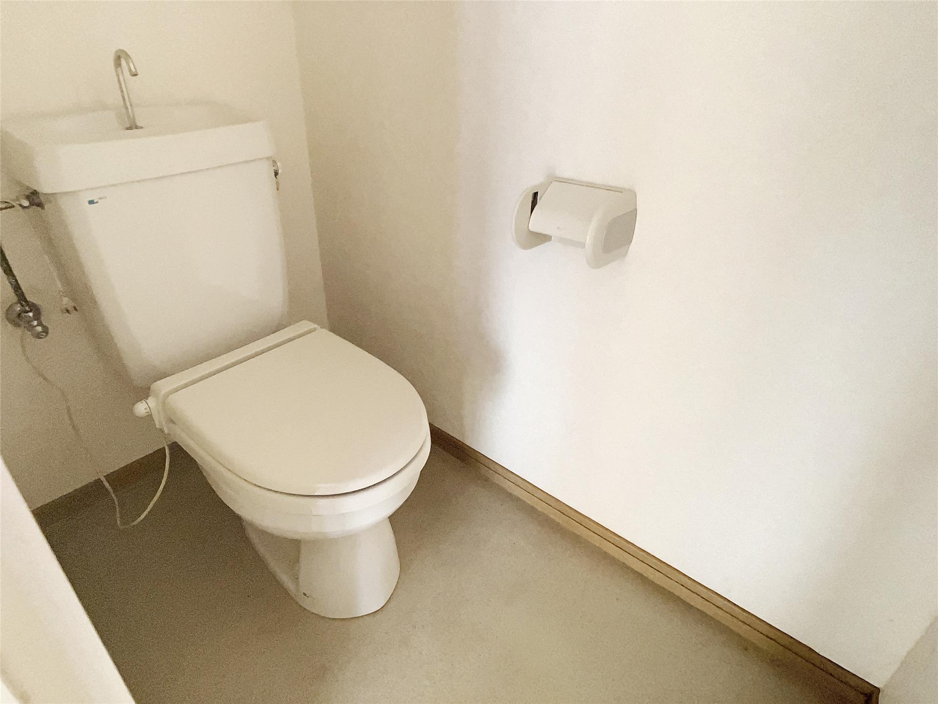 トイレ　ヒヤッとしない暖房便座タイプ！