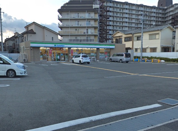 コンビニ　ファミリーマート 東くみの木一丁目店（コンビニ）まで406m